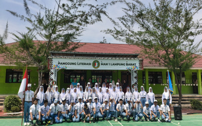 Kepala MAN 1 Lampung Barat Lantik Pengurus OSIM Periode 2026/2027